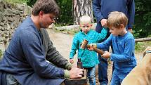 Festival středověkých řemesel na zřícenině hradu Hláska ve Zlenicích.