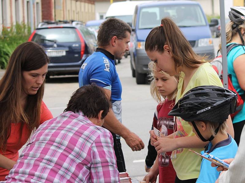 Blanický cyklorytíř 2016 startoval v Louňovicích pod Blaníkem. 