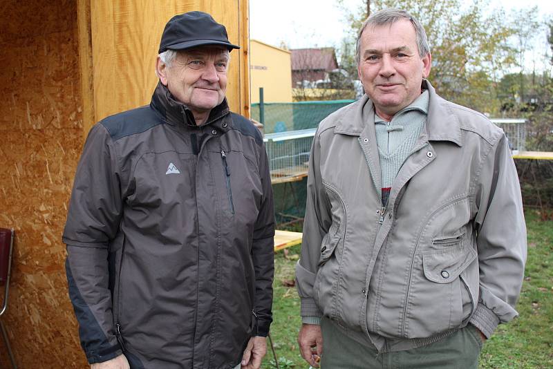 V týneckém Náklí se během posvícenského víkendu konala tradiční výstava chovatelů drobného zvířectva z místní organizace ČSCH.