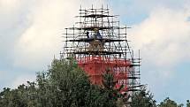 Oprava věže kostela Všech svatých v Olbramovicích.