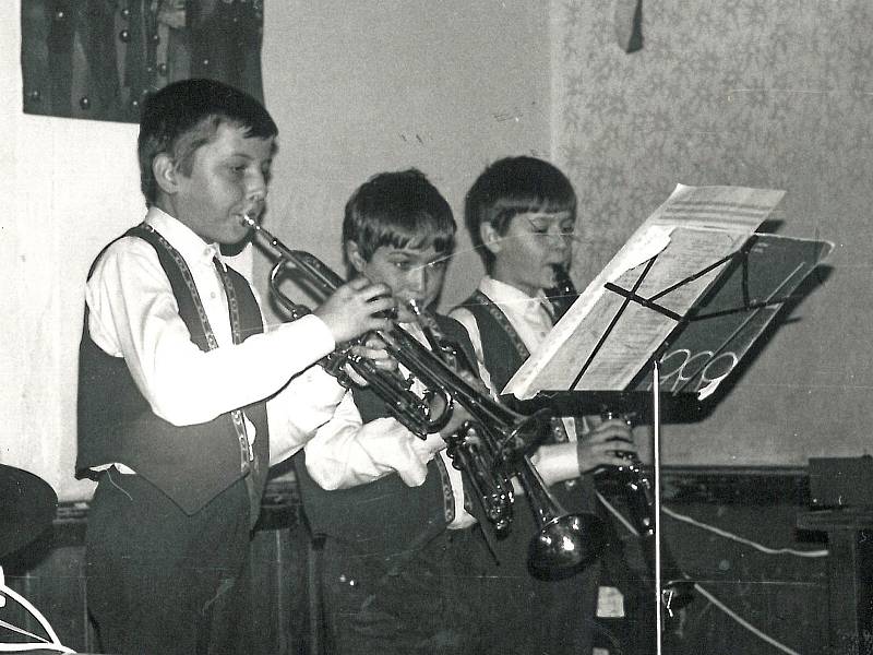 Dětský sextet posílily také dechové nástroje. Na trubky hráli Tomáš Vovsík a Jiří Žižka, klarinet ovládal stejně jako klávesy, Jan Žižka.