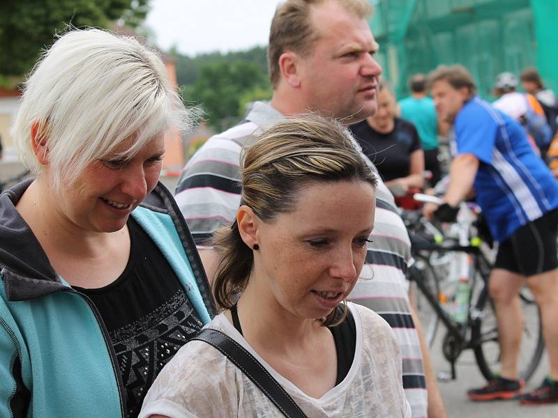 Blanický cyklorytíř 2016 startoval v Louňovicích pod Blaníkem. 