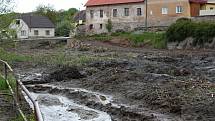 Rekonstrukce Pivovarského rybníka v Louňovicích pod Blaníkem, stav v pátek 21. května 2021.