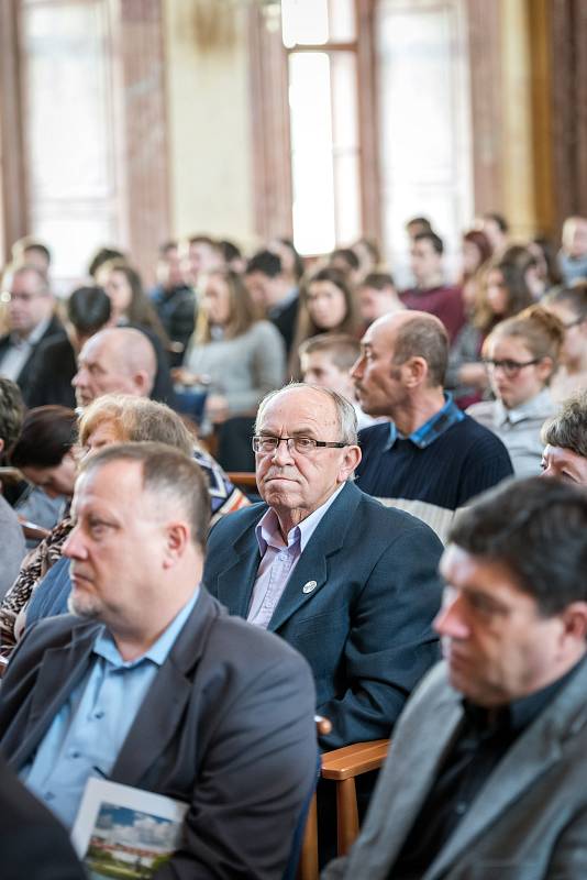 V senátu připomínali výročí vystěhování Neveklovska.