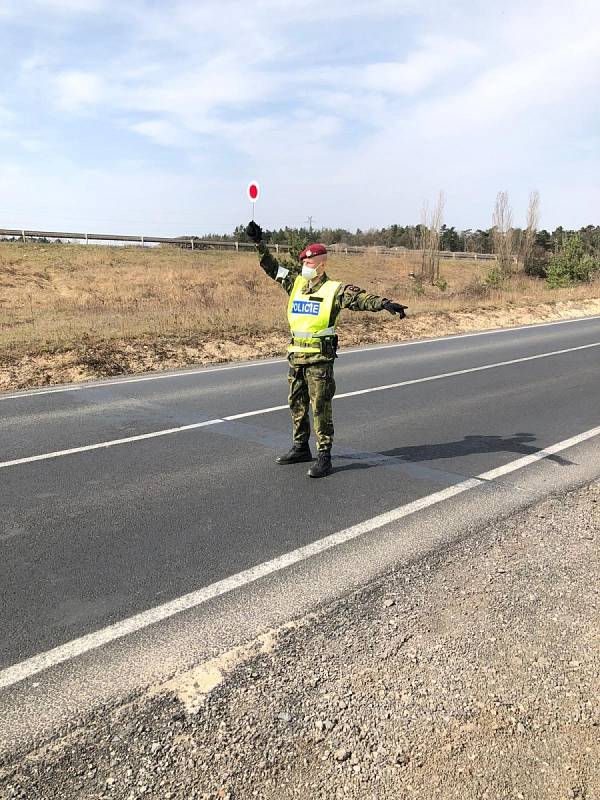 Policejní kontrola v době Velikonoc.