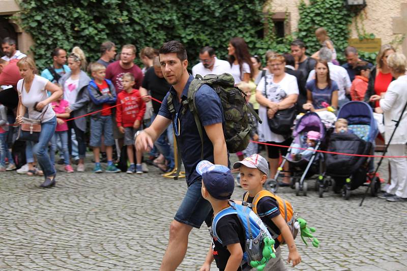 Komentovaná přehlídka Hradní stráže na Konopišti měla u návštěvníků velký ohlas.