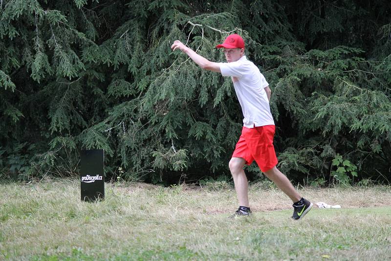 Mezinárodní turnaj v discgolfu probíhá v těchto dnech na Konopišti.