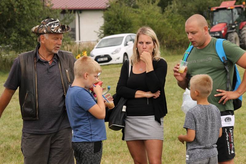 Během akce si mohli zájemci prohlédnout i indiánský tábor.