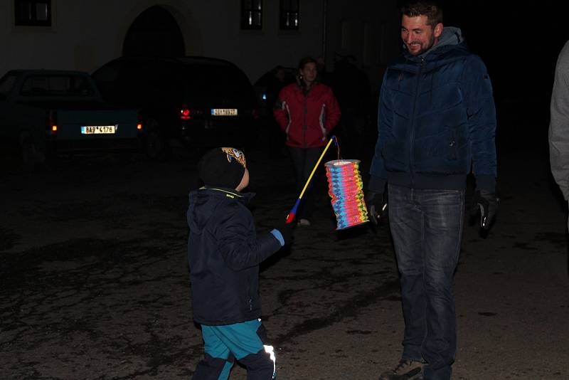 Cílem lampiónového průvodu byl blízký Dolejší mlýn.