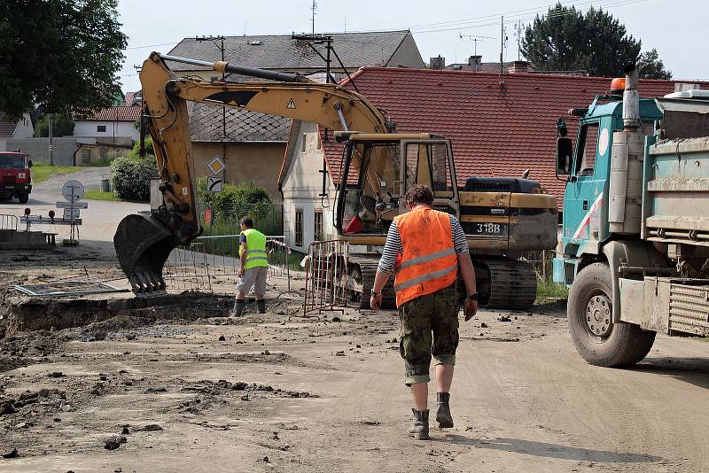 Pivovarský rybník v Louňovicích pod Blaníkem.