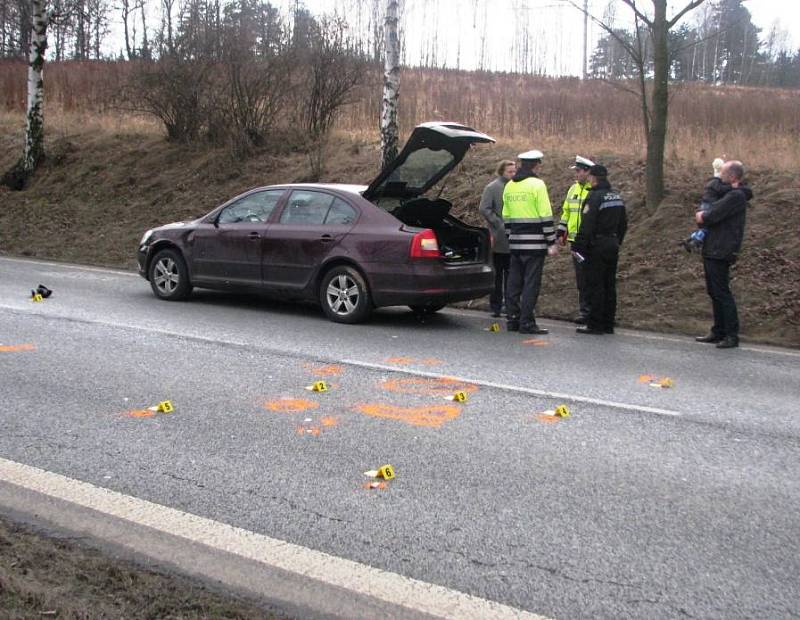 Nehoda zablokovala odpolední provoz na silnici I/3.