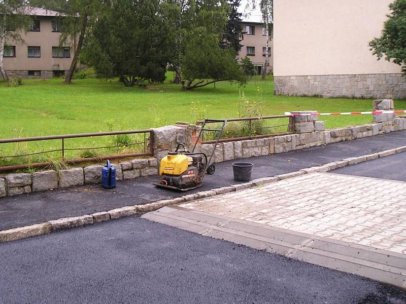 Lidé z Kolonky se dočkali nových komunikací