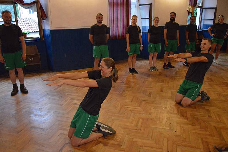 Sokolové z Louňovic pod Blaníkem uspořádali večerní setkání na zámku.