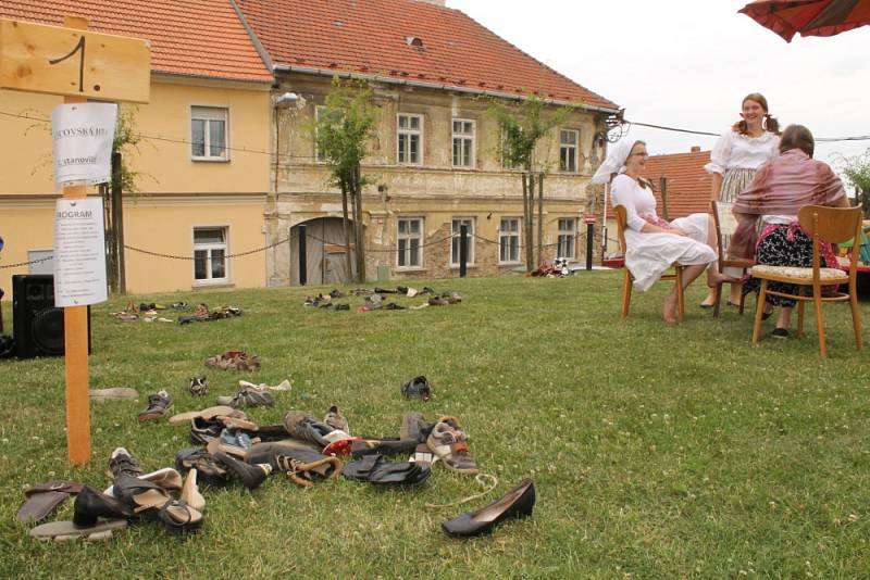 Ševcovský staročeský jarmark nabídl návštěvníkům zábavu, hry, muziku i různorodou nabídku stánkařů a řemeslníků.