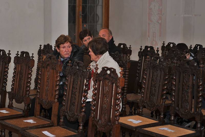 Pražský smíšený komorní sbor vystoupil u příležitosti státního svátku v Sázavě.