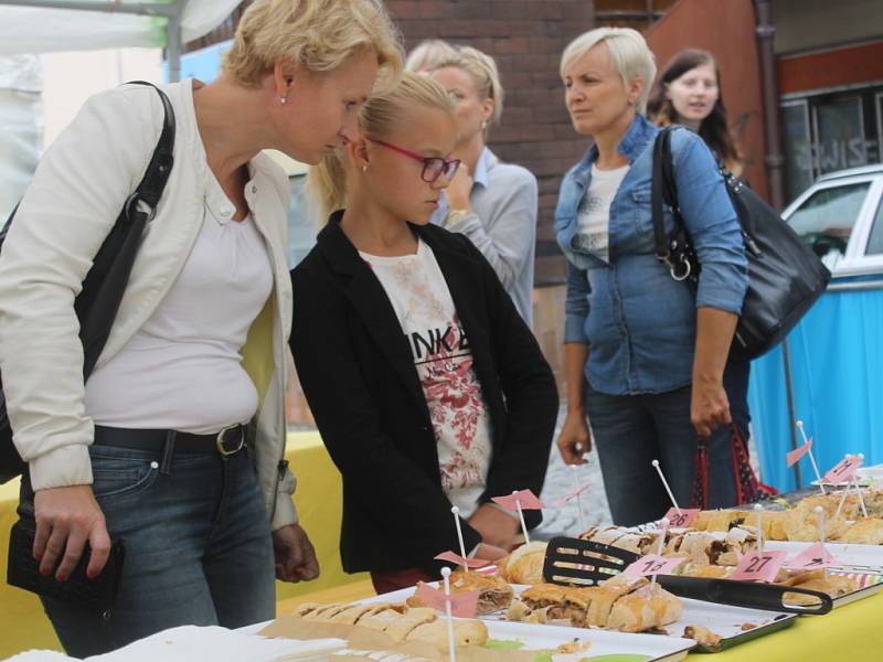 Na prvním ročníku Štrúdl festíku se sešlo 28 soutěžících. Jejich cukrářské umění ohodnotila nejprve odborná porota a poté i veřejnost.