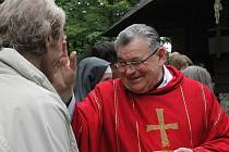 Bohoslužba na Velkém Blaníku, celebroval ji kardinál Dominik Duka.