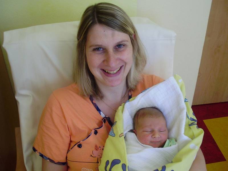 Manželům Zuzaně a Vladimíru Švarcbekovým z Mokré Lhoty se 27. srpna narodil prvorozený syn Vladimír. Sestřičky v porodnici mu navážily 3,79 kilogramu a naměřily 50 centimetrů.