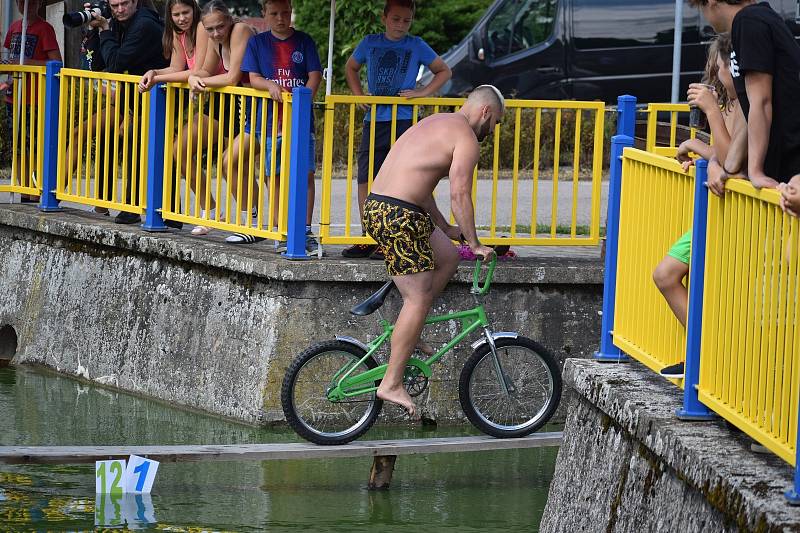 Water cup - přejezd přes rybník v Řimovicích.