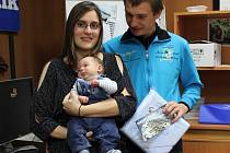 Srpnový vítěz Matyáš Hunka s rodiči v Benešovském deníku.