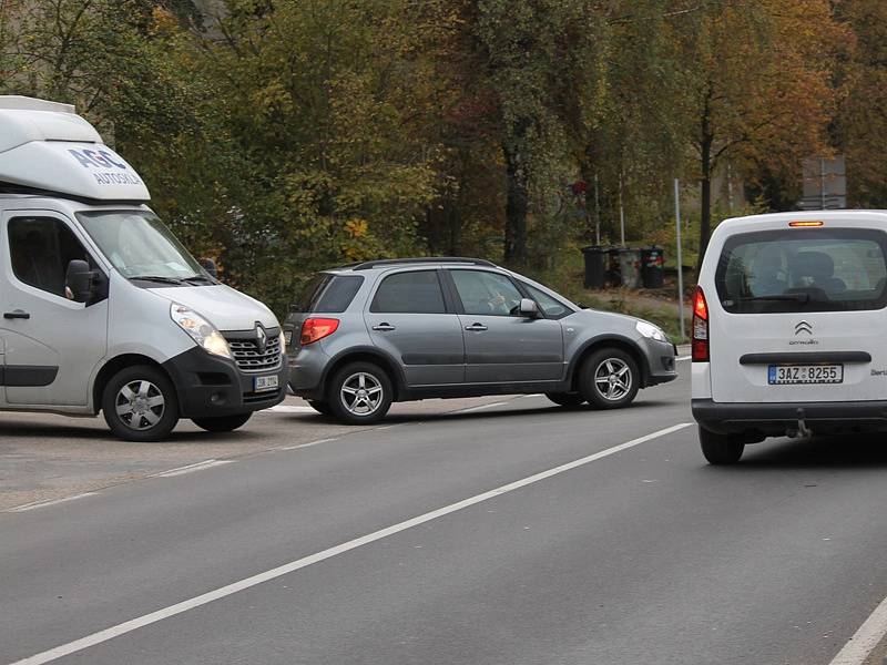 Agónie provozu přes Benešov pokračuje.