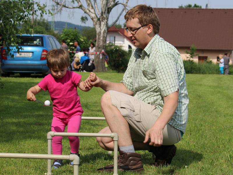 Den dětí v Krhanicích se už podruhé nekonal na fotbalovém hřišti Tělovýchovné jednoty Sokol Krhanice, ale na víceúčelovém hřišti a v jeho okolí.