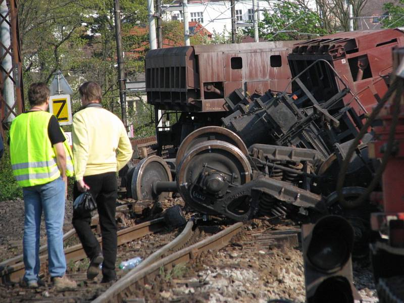 V pátek odpoledne pracoval na nehodě vyprošťovací tank drážních hasičů