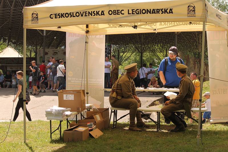 Vojenské technické muzeum se opět po roce velkolepě otevřelo veřejnosti. Dvacátou druhou sezonu zahájil průlet letounů i ukázka bitvy u Zborova.