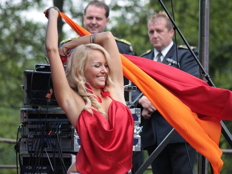 Cesta Markéty Járkové z Heřmaniček k titulu Miss hasička Evropy 2013 a evropské hasičské Miss sympatie.