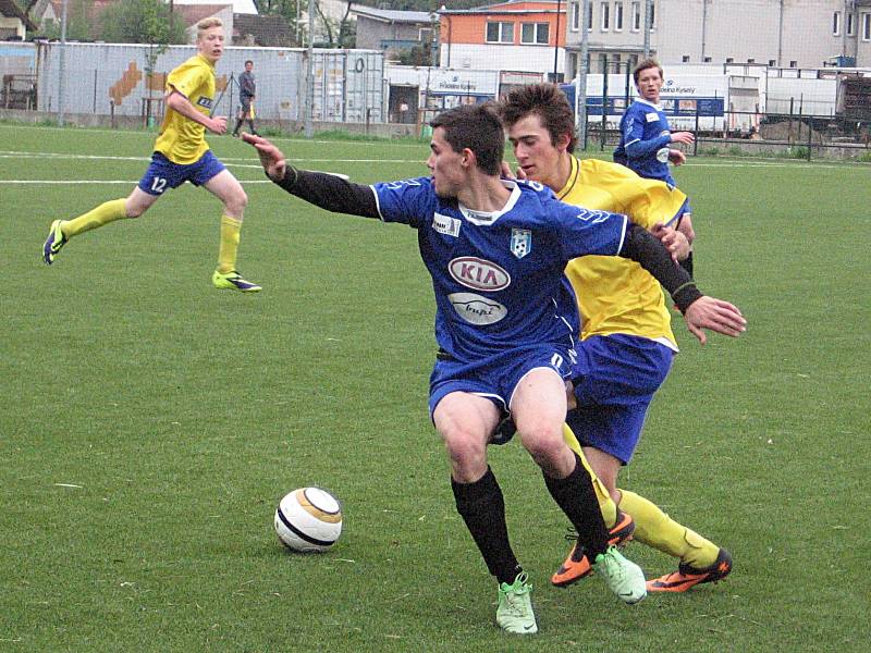 Ve starších dorostencích vyhrála Vlašim 4:2. Tento souboj, ale vyhrál benešovský Ondřej Zach (ve žlutém) nad Janem Staňkem.