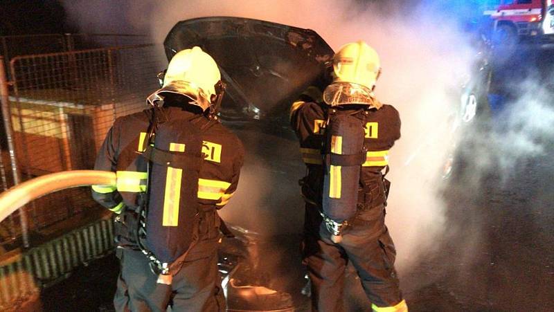 Požár osobního auta v Říčanech 14. ledna 2020.
