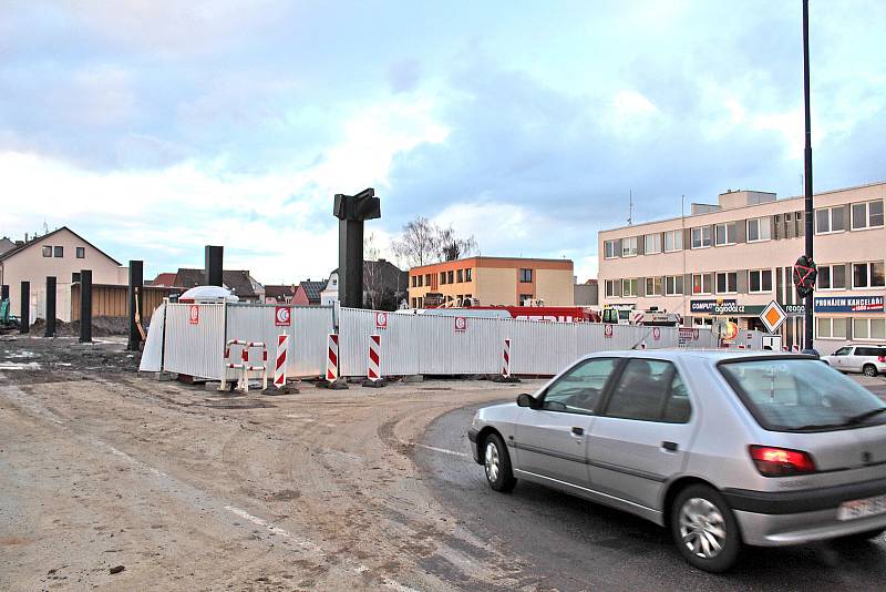 Z výstavby parkovacího domu v Nádražní ulici v Benešově.