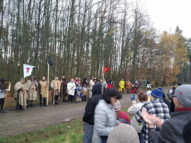 Vzpomínková akce na Holém vrchu u Nahorub k 600. výročí bitvy husitů s katolíky.