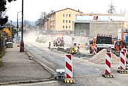 Stavební práce v ulici Červené Vršky v Benešově.