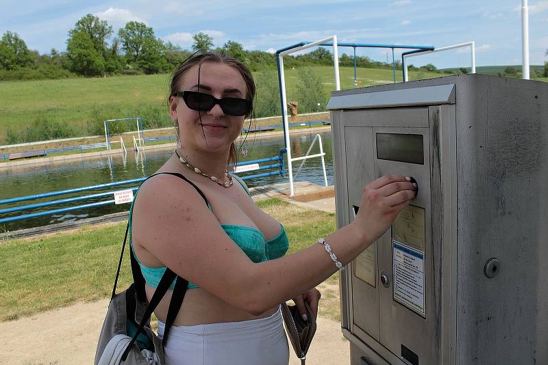 Benešovská Koupadla oficiálně otevírají v červnu, už nyní tam bronz chytají první nedočkavci.