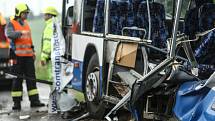 Ke srážce vlaku s autobusem došlo u Struhařova na Benešovsku v neděli 14. června.