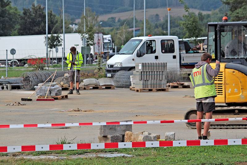 Zmodernizovaná dálniční odpočívka Střechov před dokončením.