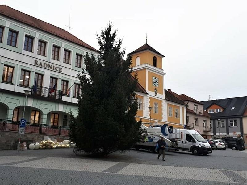Rozsvěcení vánočního stromku ve Voticích.