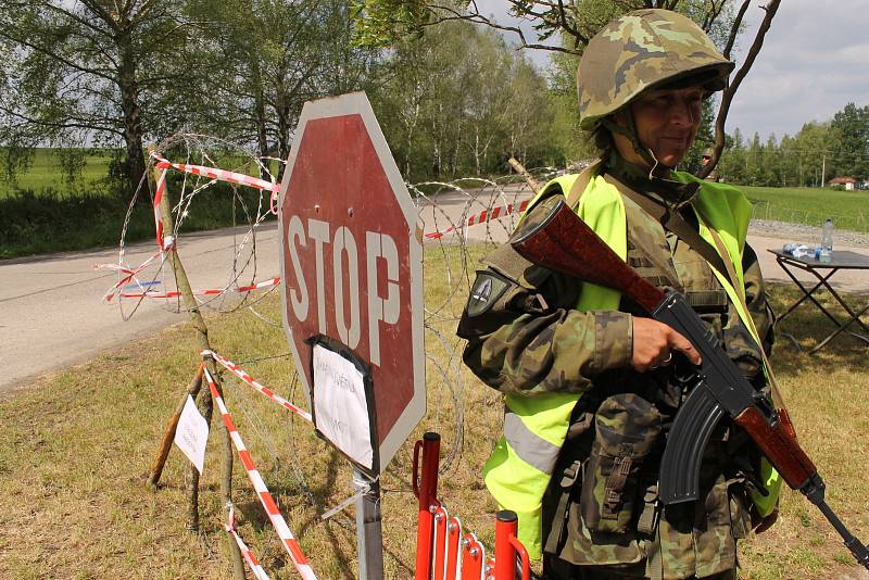 Příslušníci Aktivních záloh AČR nacvičovali na přehradě Švihov na Želivce ochranu strategických objektů.