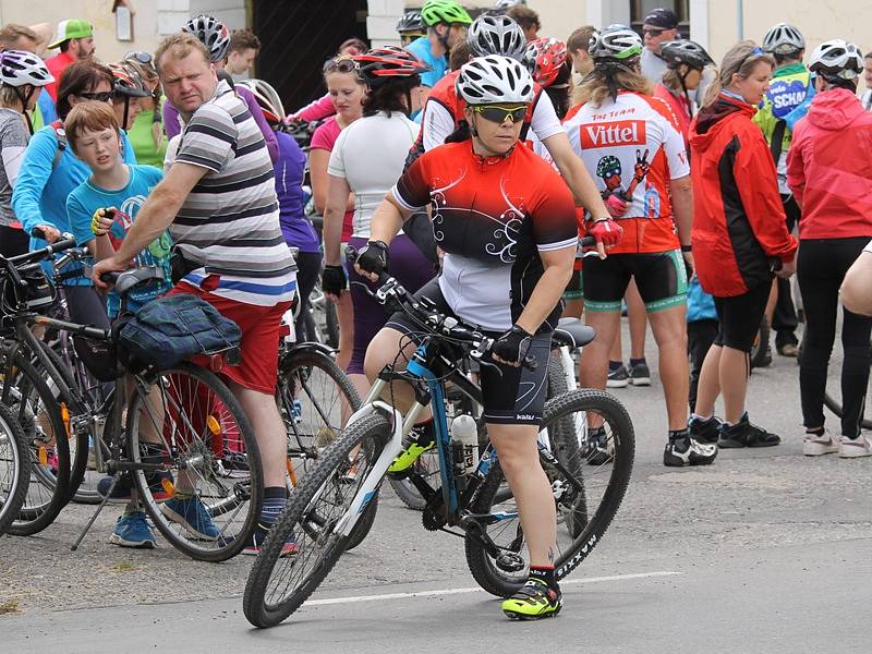 Blanický cyklorytíř 2016 startoval v Louňovicích pod Blaníkem. 