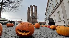 Z výstavy halloweenských dýní před Základní školou Na Karlově v Benešově.