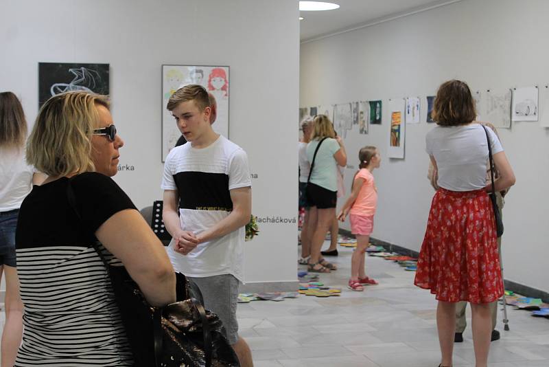 Výstava absolventských prací na základní umělecké škole Josefa Suka v Benešově.