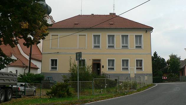 BUDOVU bývalé školy plánuje vranovské zastupitelstvo zrekonstruovat pro potřeby obecního úřadu a obyvatel.