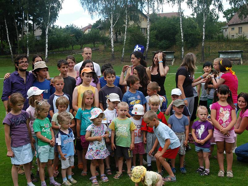 Den dětí v Mezně s mezinárodní účastí ze tři kontinentů.  