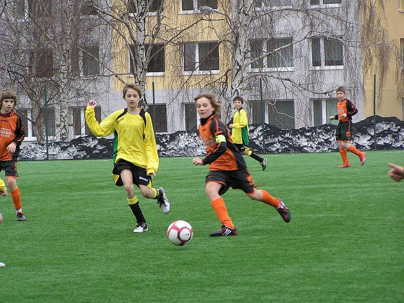 Fotbalový zápas krajského přeboru mladších žáků Kutná Hora - Benešov 0:3