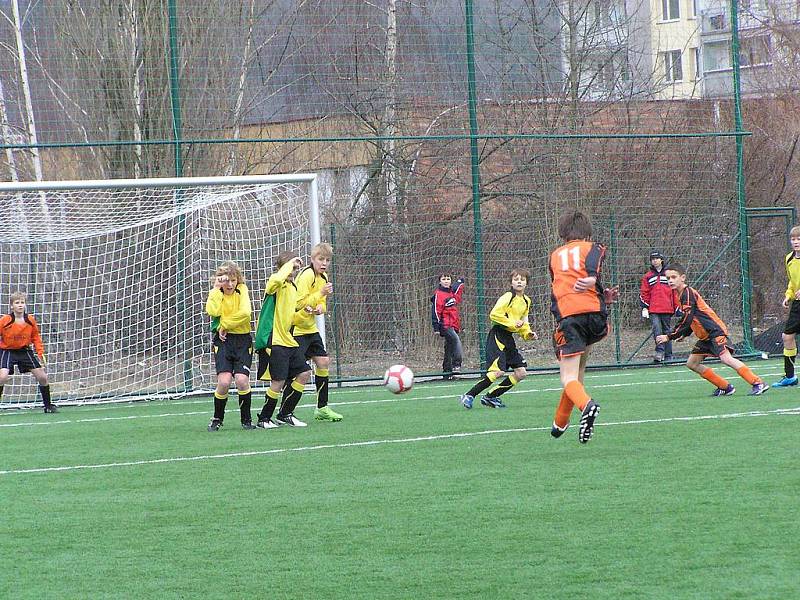 Fotbalový zápas krajského přeboru mladších žáků Kutná Hora - Benešov 0:3