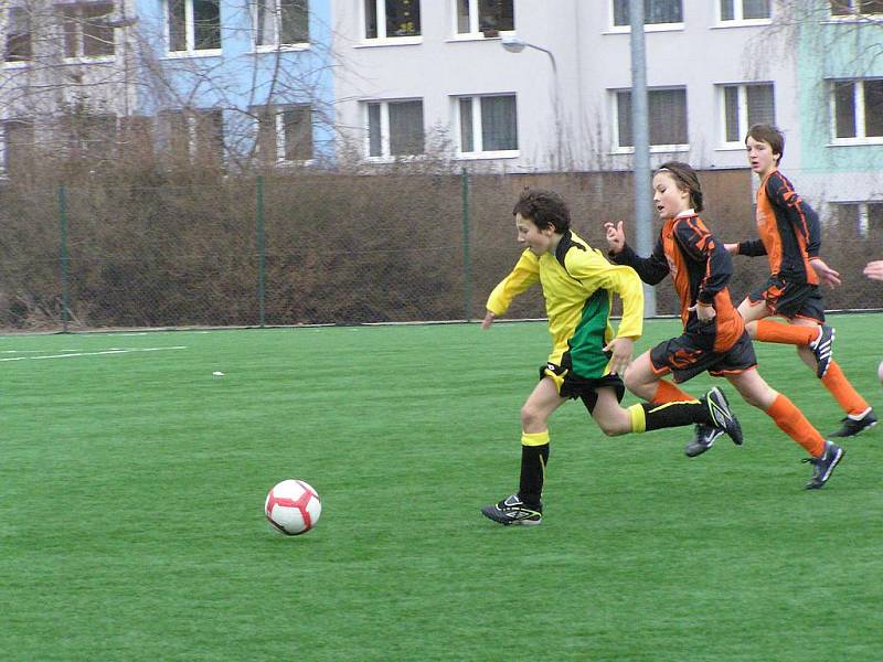 Fotbalový zápas krajského přeboru mladších žáků Kutná Hora - Benešov 0:3