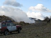 Jeep benešovských profesionálních hasičů se dostal až na místo požáru