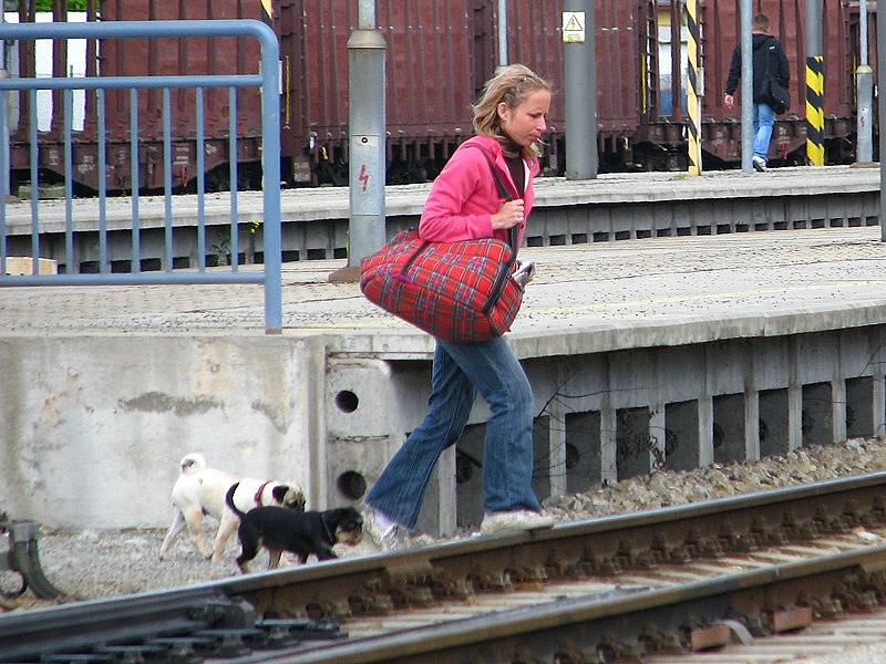 Benešovská promenáda na kolejích.