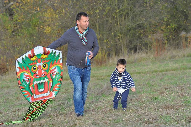 Pouštění létajících draků si užili nejmenší při Drakiádě.